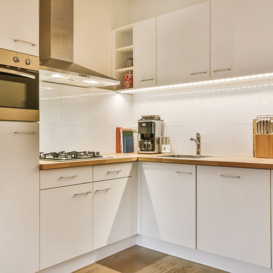 espacio y iluminación en las cocinas modernas pequeñas