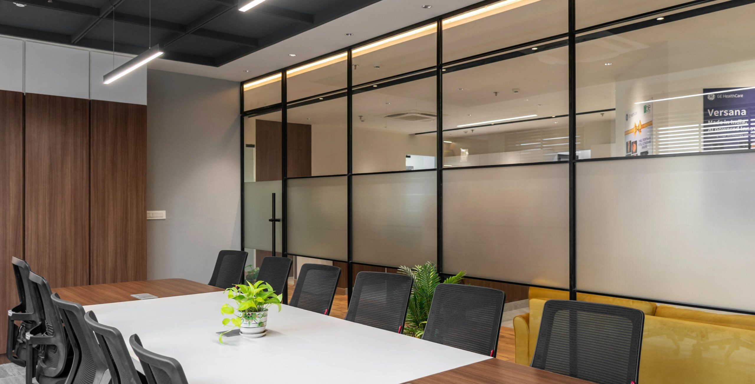 Iluminación, acústica y confort: claves de una oficina eficiente