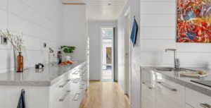 Integrar la galería en la cocina: ideas para ganar espacio, luz y funcionalidad en una reforma